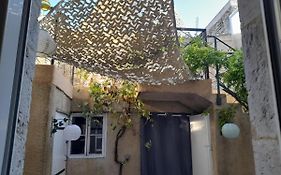 Maison de village avec cour intérieure et terrasse