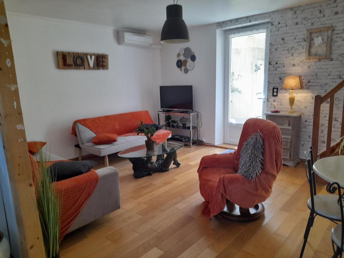 Maison de village avec cour intérieure et terrasse Septfonds Extérieur photo
