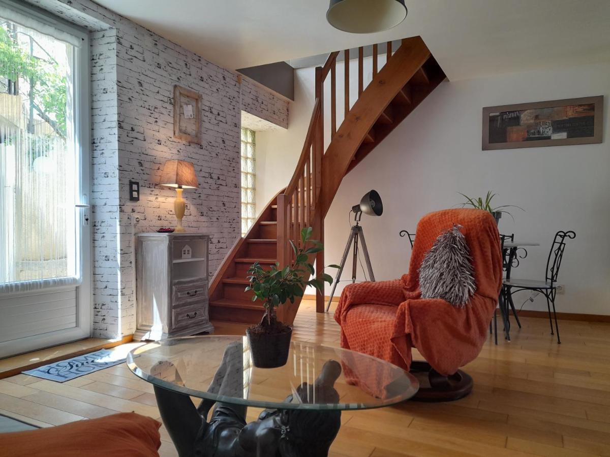 Maison de village avec cour intérieure et terrasse Septfonds Extérieur photo